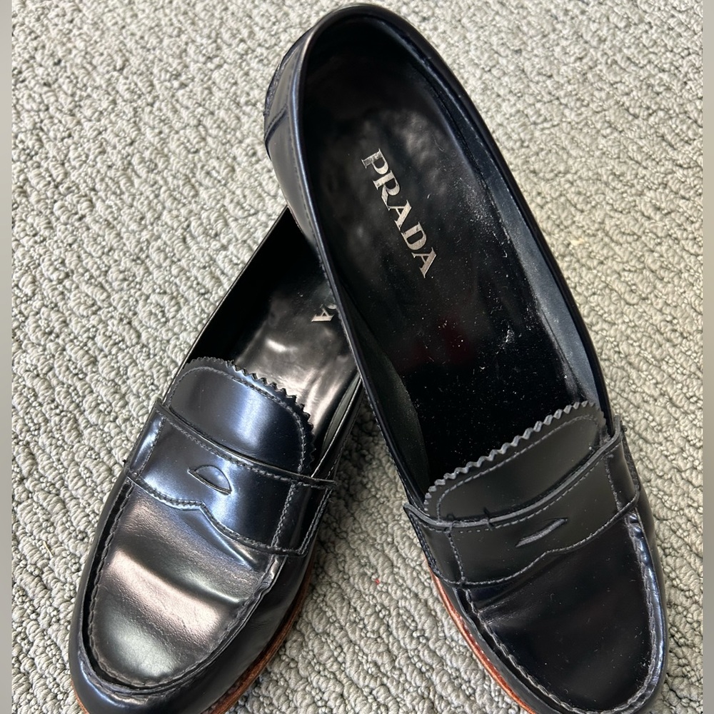 Beautiful Women’s Prada Penny Loafers, Size 9/39 1/2. - Picture 2 of 10